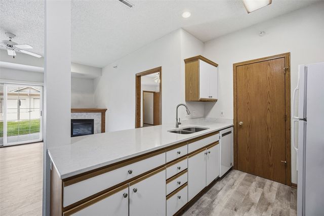 250 Cimarron Drive 202, Hiawatha, IA 52233
