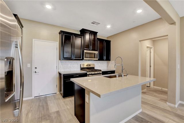 28 Lomita Heights Drive, Las Vegas, NV 89138