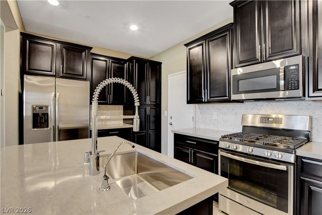 28 Lomita Heights Drive, Las Vegas, NV 89138
