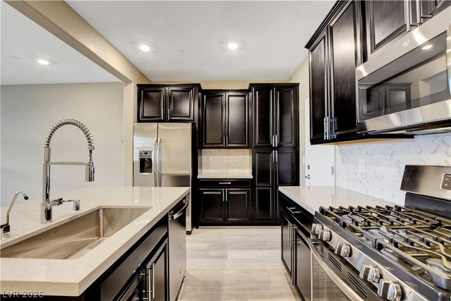 28 Lomita Heights Drive, Las Vegas, NV 89138