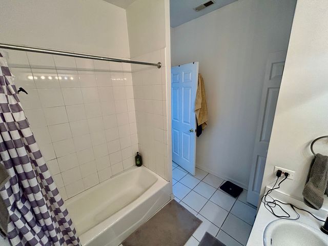 3033 N Racine Avenue 3, Chicago, IL 60657