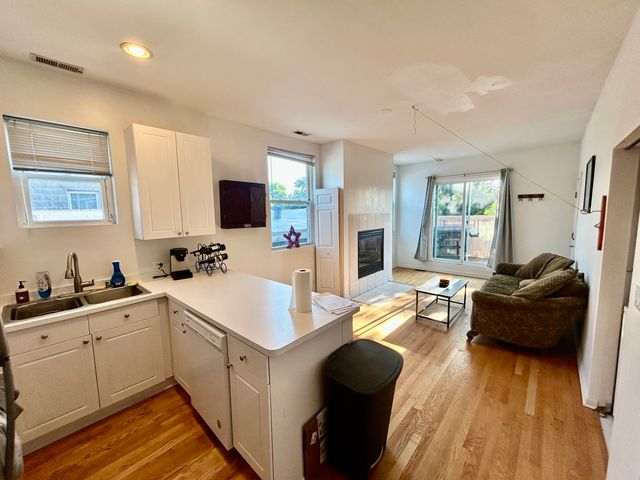 3033 N Racine Avenue 3, Chicago, IL 60657