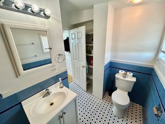 3033 N Racine Avenue 3, Chicago, IL 60657