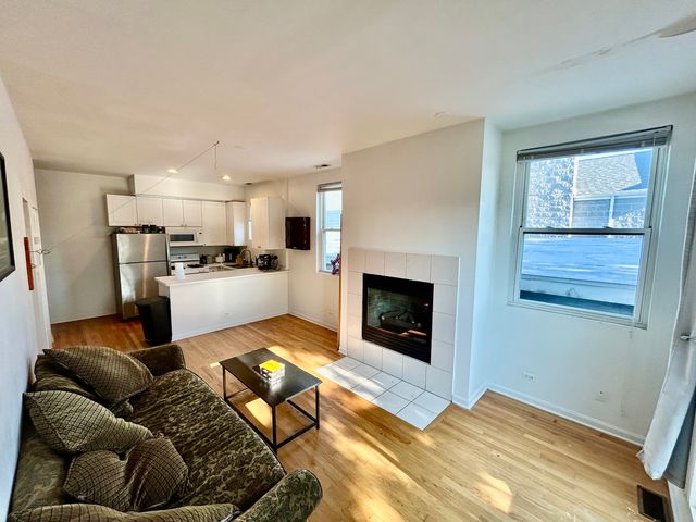 3033 N Racine Avenue 3, Chicago, IL 60657