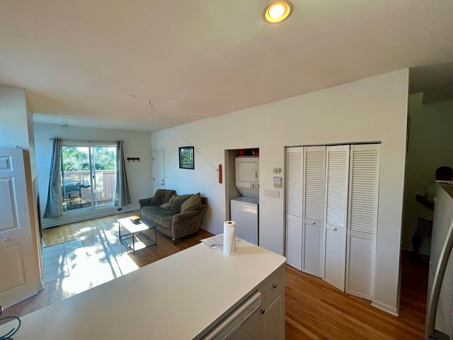 3033 N Racine Avenue 3, Chicago, IL 60657