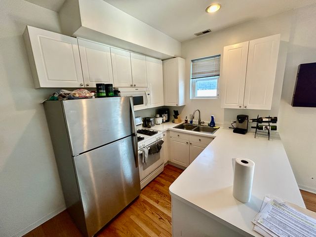 3033 N Racine Avenue 3, Chicago, IL 60657