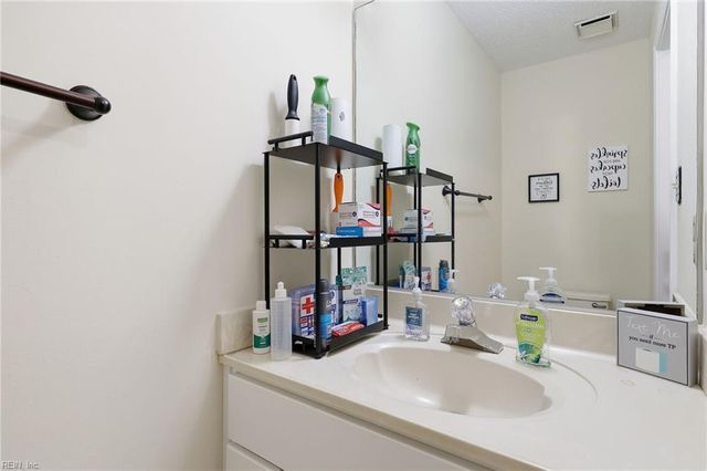 1607 Aldrich LN, Virginia Beach, VA 23454