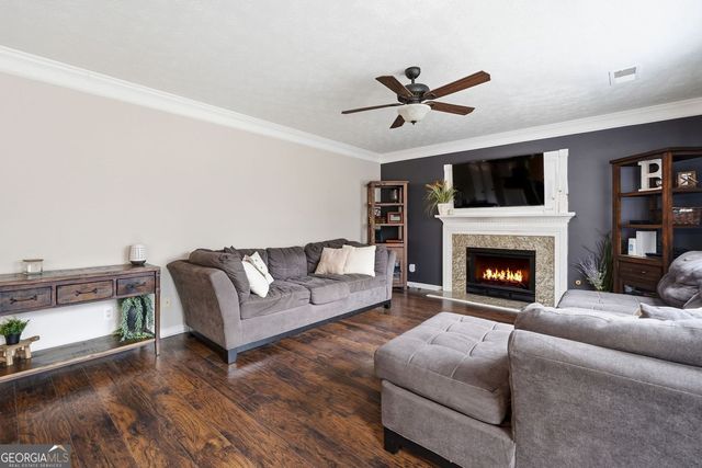 303 Crestworth Crossing, Powder Springs, GA 30127