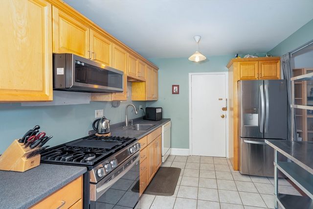 1064 Beacon St 12A, Brookline, MA 02446