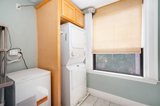 1064 Beacon St 12A, Brookline, MA 02446