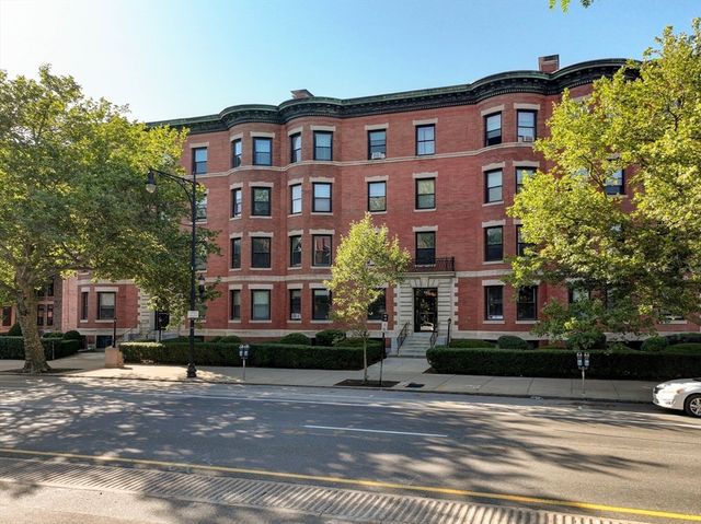 1064 Beacon St 12A, Brookline, MA 02446