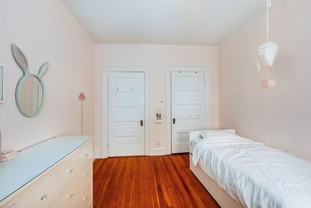 1064 Beacon St 12A, Brookline, MA 02446