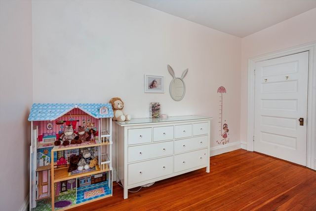 1064 Beacon St 12A, Brookline, MA 02446