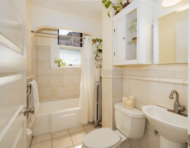 1064 Beacon St 12A, Brookline, MA 02446