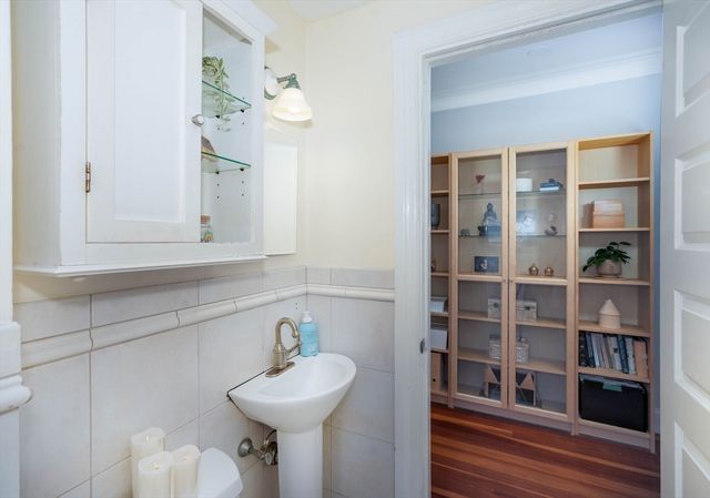 1064 Beacon St 12A, Brookline, MA 02446