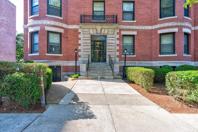 1064 Beacon St 12A, Brookline, MA 02446