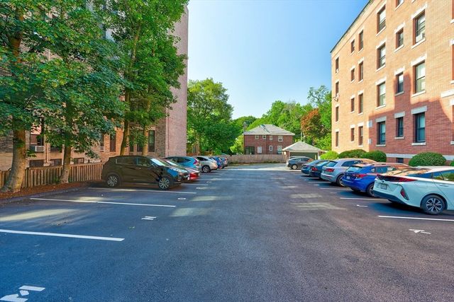 1064 Beacon St 12A, Brookline, MA 02446