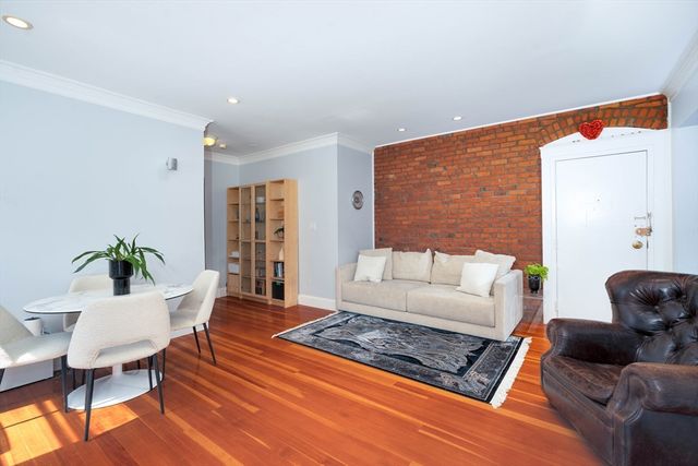 1064 Beacon St 12A, Brookline, MA 02446