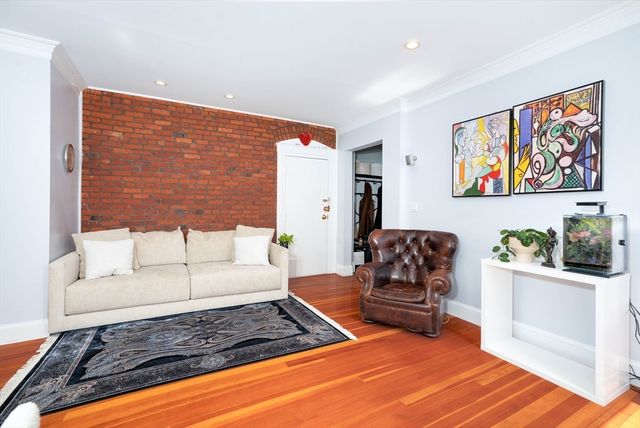 1064 Beacon St 12A, Brookline, MA 02446