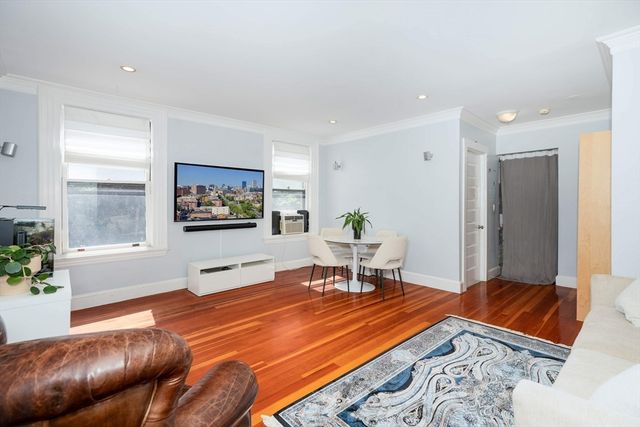 1064 Beacon St 12A, Brookline, MA 02446