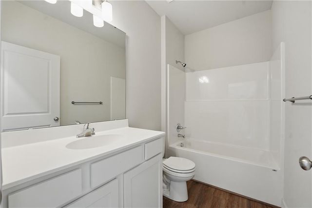 12420 E Acacia Drive, Lee's Summit, MO 64086