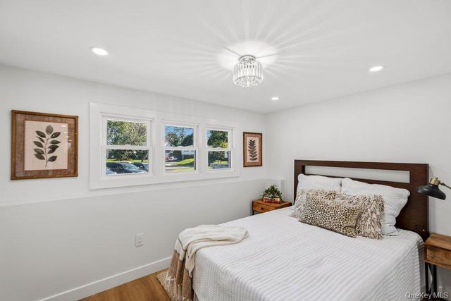 31 Seton Court, Old Bethpage, NY 11804