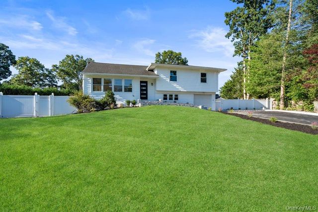 31 Seton Court, Old Bethpage, NY 11804