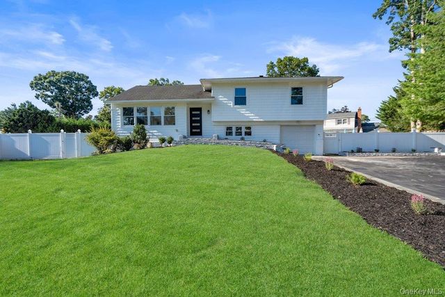 31 Seton Court, Old Bethpage, NY 11804