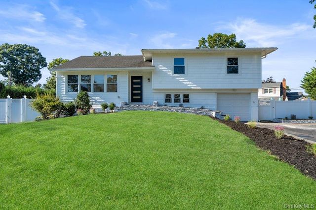 31 Seton Court, Old Bethpage, NY 11804