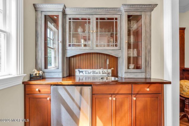 8 Ridge Road, Rumson, NJ 07760