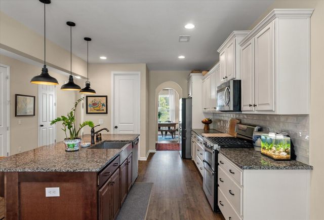 1100 Magnolia Warbler Way, Ravenel, SC 29470