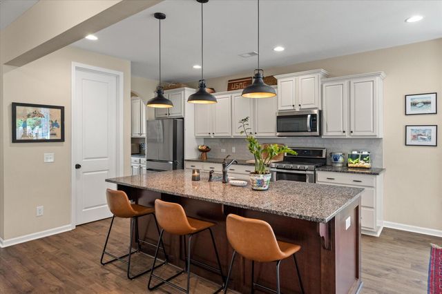 1100 Magnolia Warbler Way, Ravenel, SC 29470