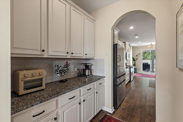 1100 Magnolia Warbler Way, Ravenel, SC 29470