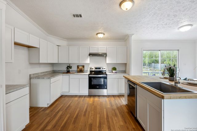 415 County Road 3822, San Antonio, TX 78253