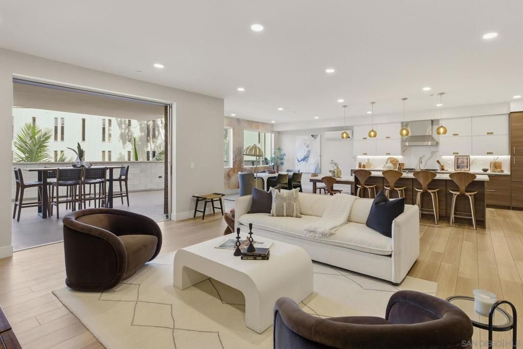 Image 14 of property listing at 2501 State Street 205, Carlsbad, CA 92008