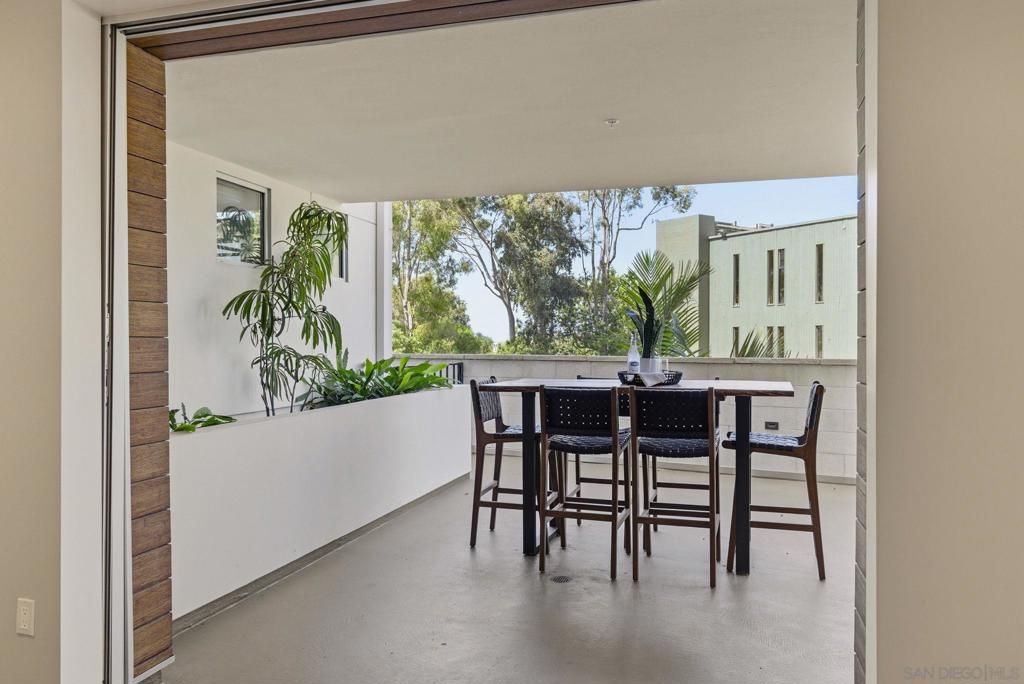 Image 16 of property listing at 2501 State Street 205, Carlsbad, CA 92008