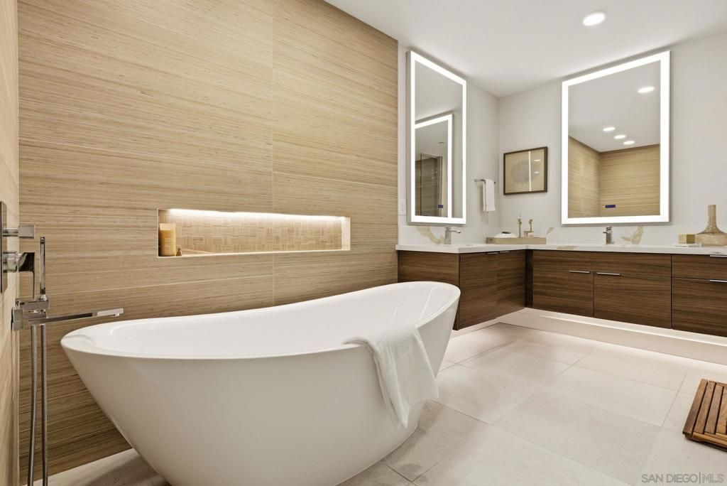 Image 22 of property listing at 2501 State Street 205, Carlsbad, CA 92008