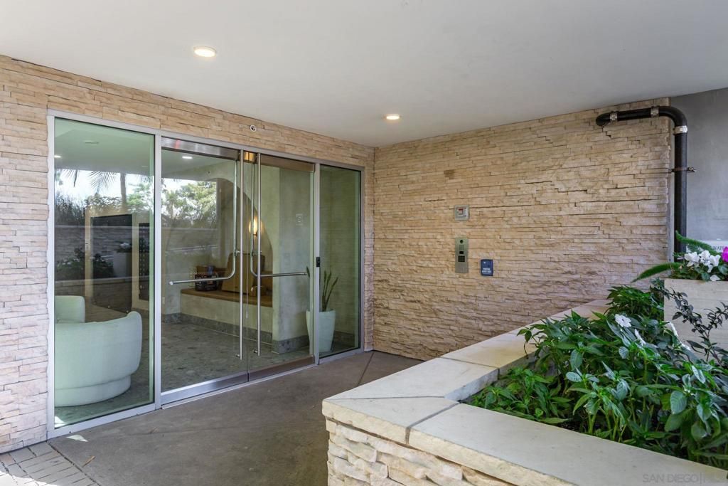 Image 38 of property listing at 2501 State Street 205, Carlsbad, CA 92008