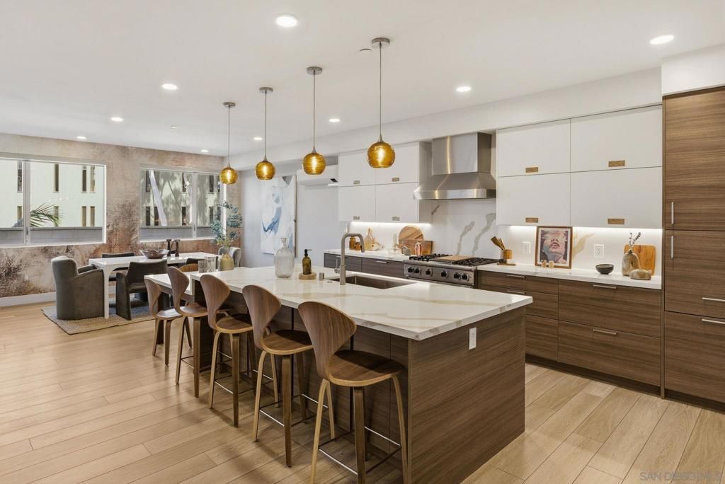 Image 5 of property listing at 2501 State Street 205, Carlsbad, CA 92008