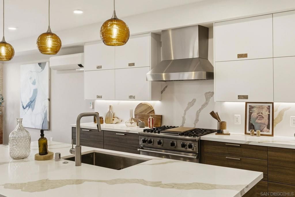 Image 6 of property listing at 2501 State Street 205, Carlsbad, CA 92008