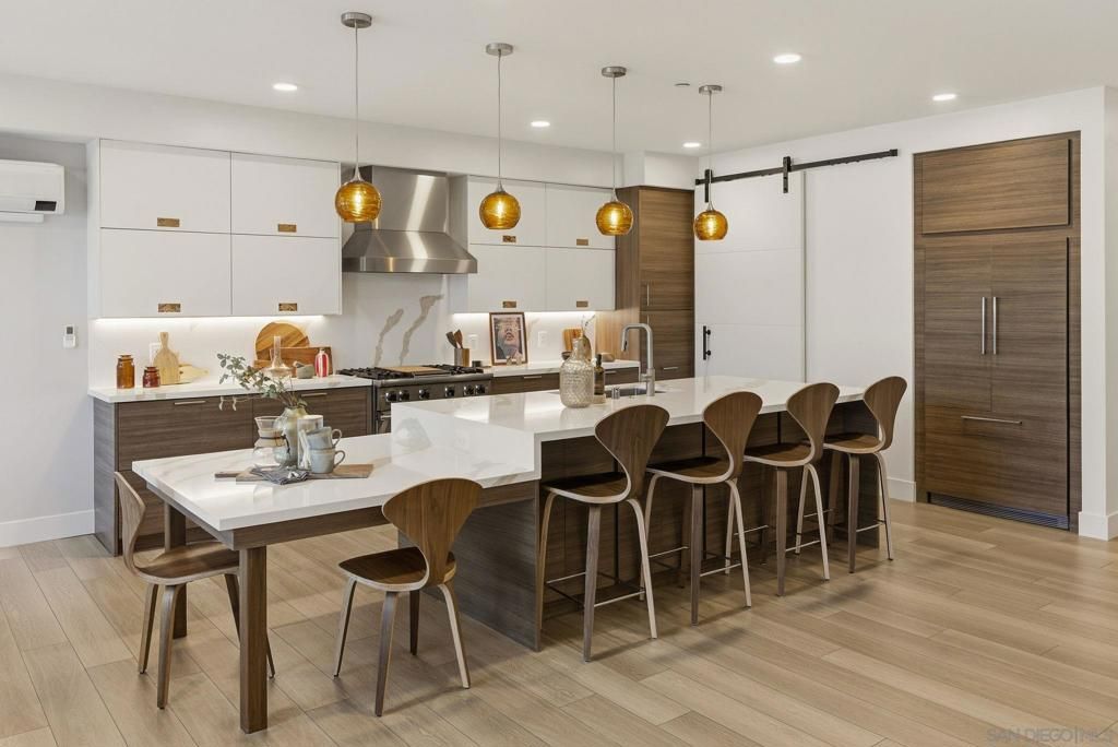 Image 8 of property listing at 2501 State Street 205, Carlsbad, CA 92008