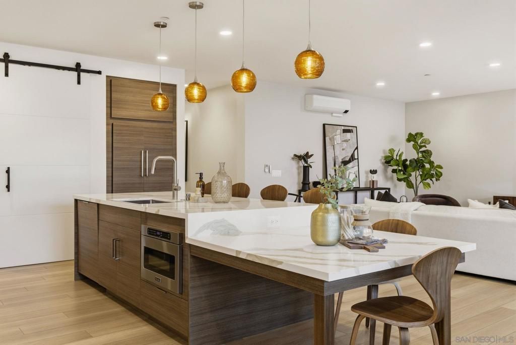 Image 9 of property listing at 2501 State Street 205, Carlsbad, CA 92008