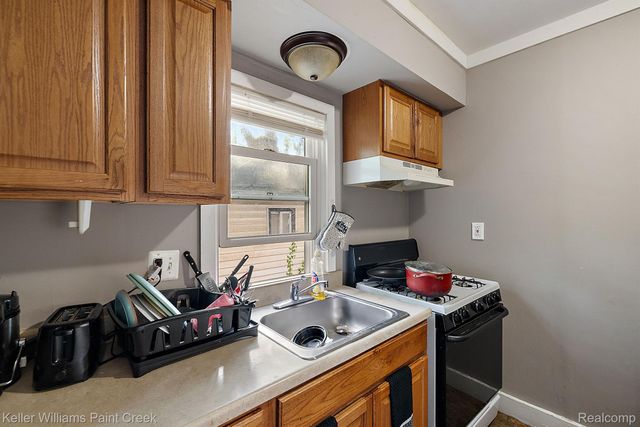 31 W BARRETT Avenue, Madison Heights, MI 48071