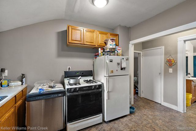 31 W BARRETT Avenue, Madison Heights, MI 48071