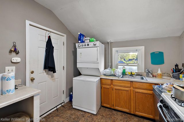 31 W BARRETT Avenue, Madison Heights, MI 48071