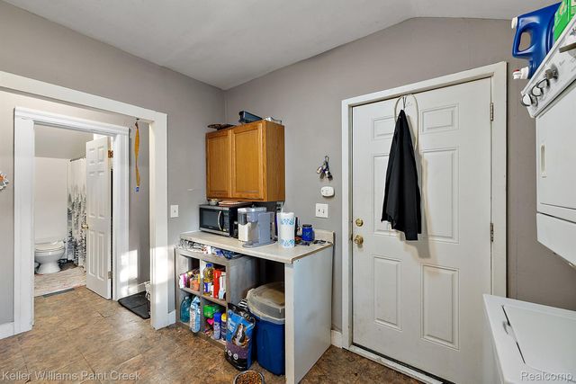 31 W BARRETT Avenue, Madison Heights, MI 48071