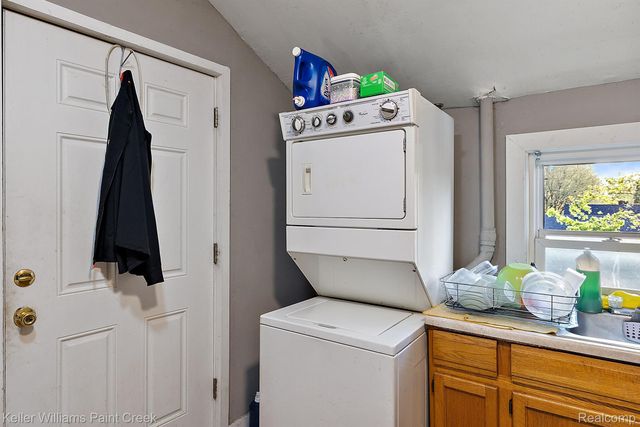 31 W BARRETT Avenue, Madison Heights, MI 48071