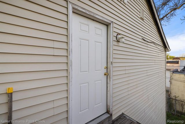 31 W BARRETT Avenue, Madison Heights, MI 48071