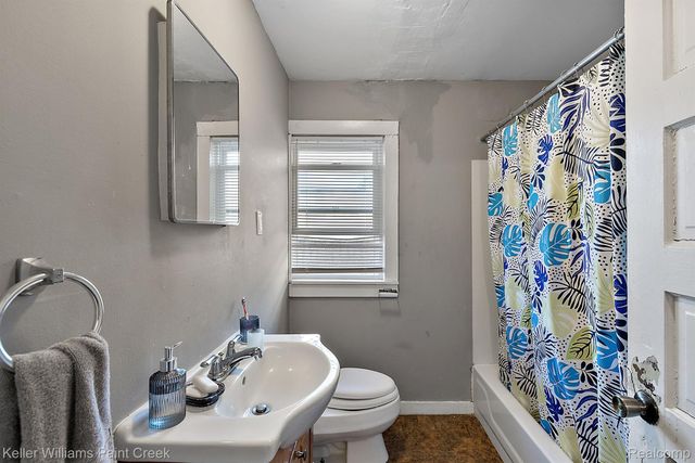 31 W BARRETT Avenue, Madison Heights, MI 48071