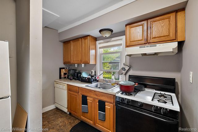 31 W BARRETT Avenue, Madison Heights, MI 48071